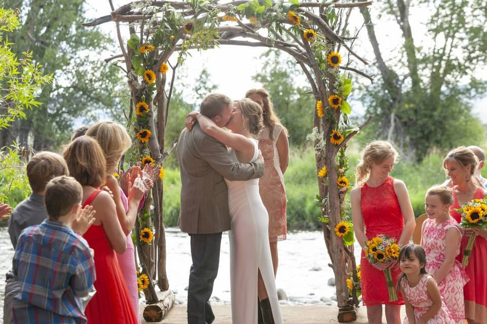 A kiss by the river