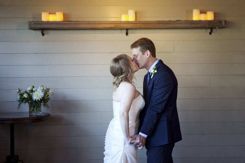 A kiss in West Seattle