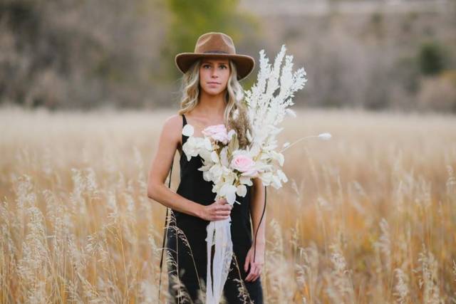 Boho bride with flowers