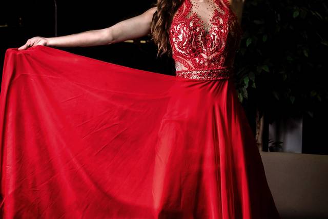 Mon Cheri Gown From Eva Sayville. Comes in Different Colors and is perfect for your special evening events.