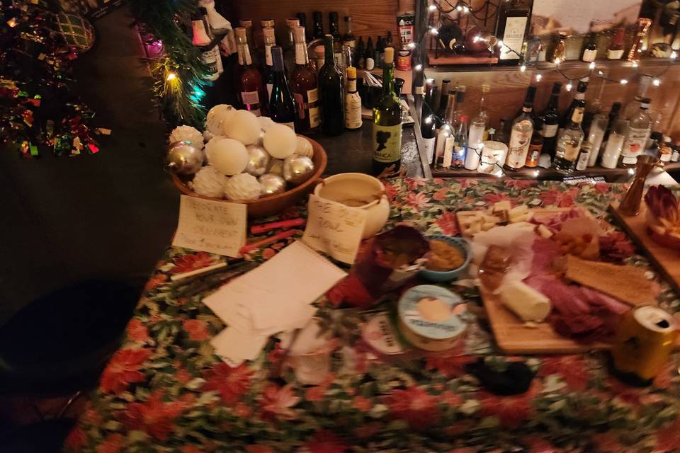 Holiday Snac-uterie boards!