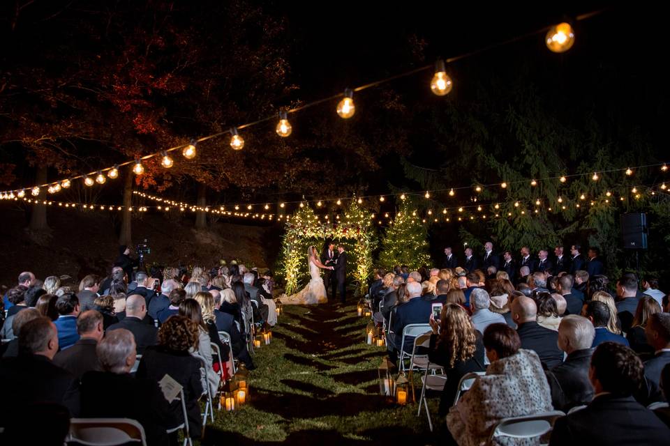 Outdoor ceremony PC:Linda&Pete