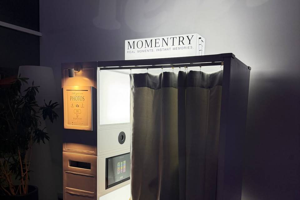 Momentry Photbooth Experience