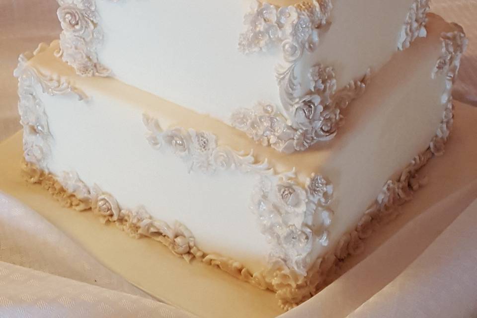 4-tier square wedding cake