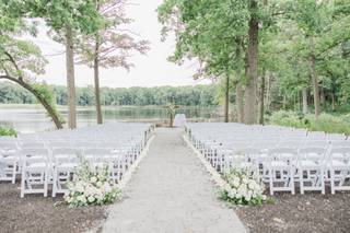 THE ALLURE ON THE LAKE