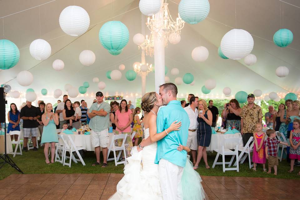 Newlyweds dance