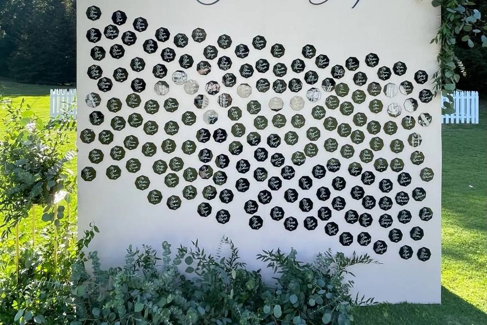Octagon Escort Wall