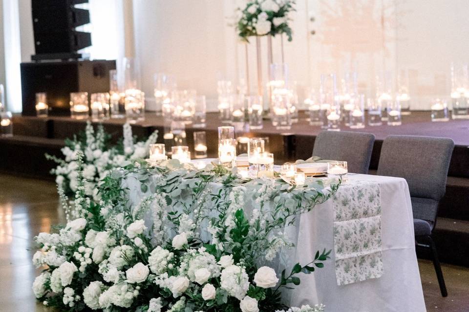 Sweetheart Table -Sage & White