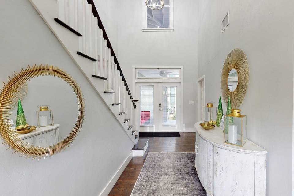 Foyer and entryway