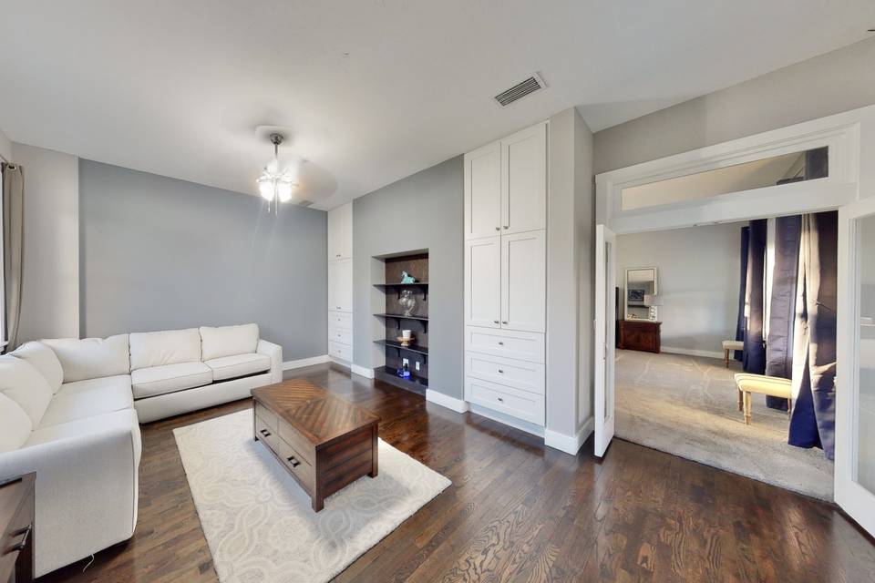 Sitting area in master suite