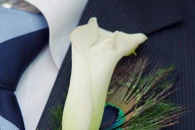 Boutonniere with peacock feather