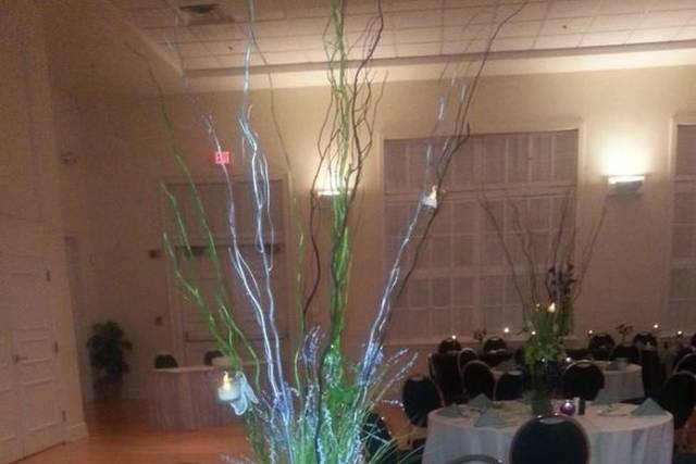 Table setting with centerpiece