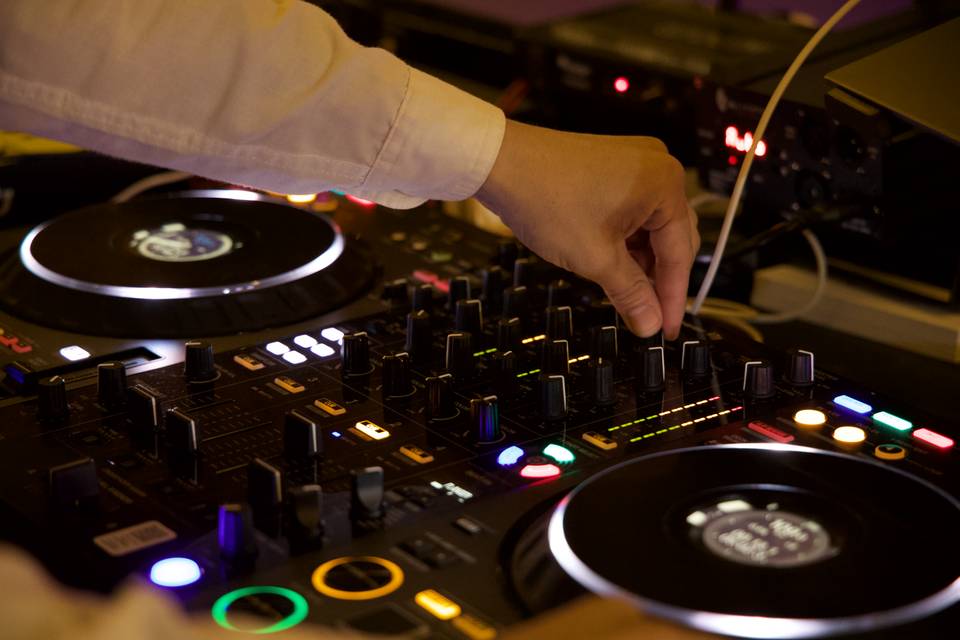 DJ Derek Industry Leader