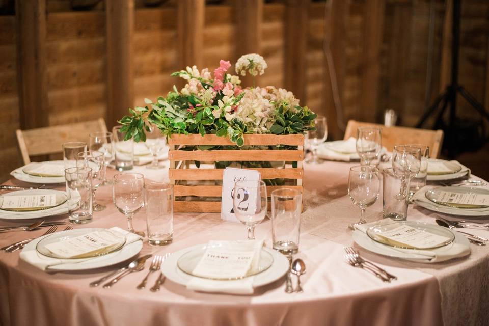 Table setting and centerpiece