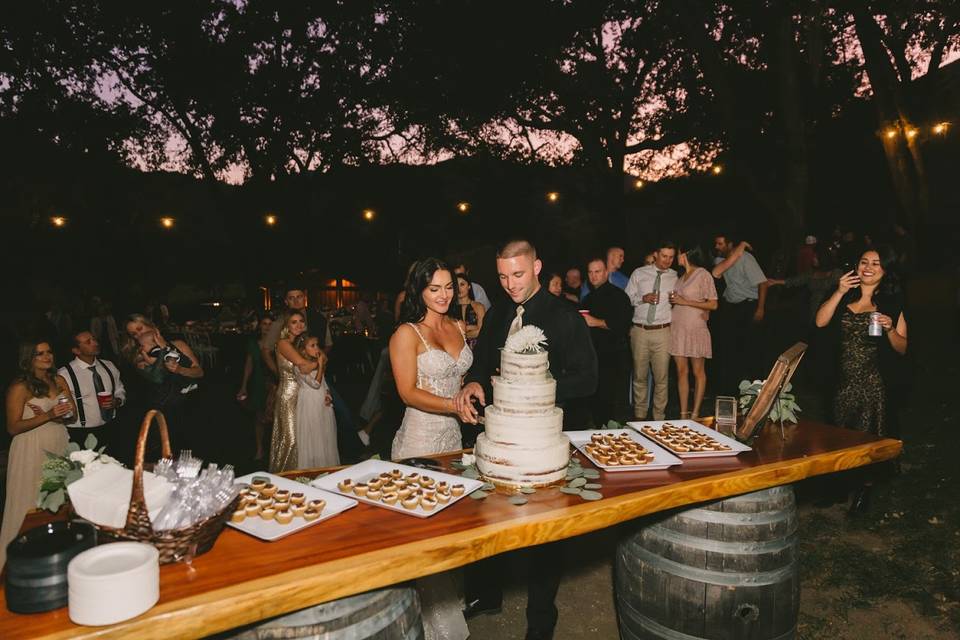 Oaks cake cutting