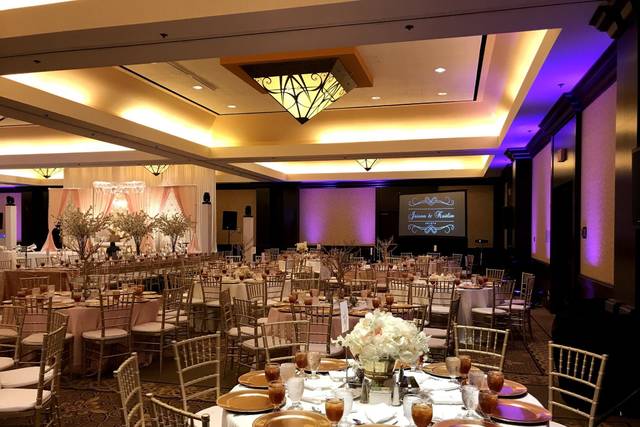 Dual video projection screens