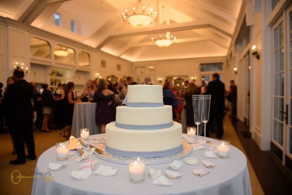 Potomac Shores Golf Club | Ray's Photography | Cake By: Happy Eatery