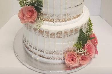 Cake with pink flowers