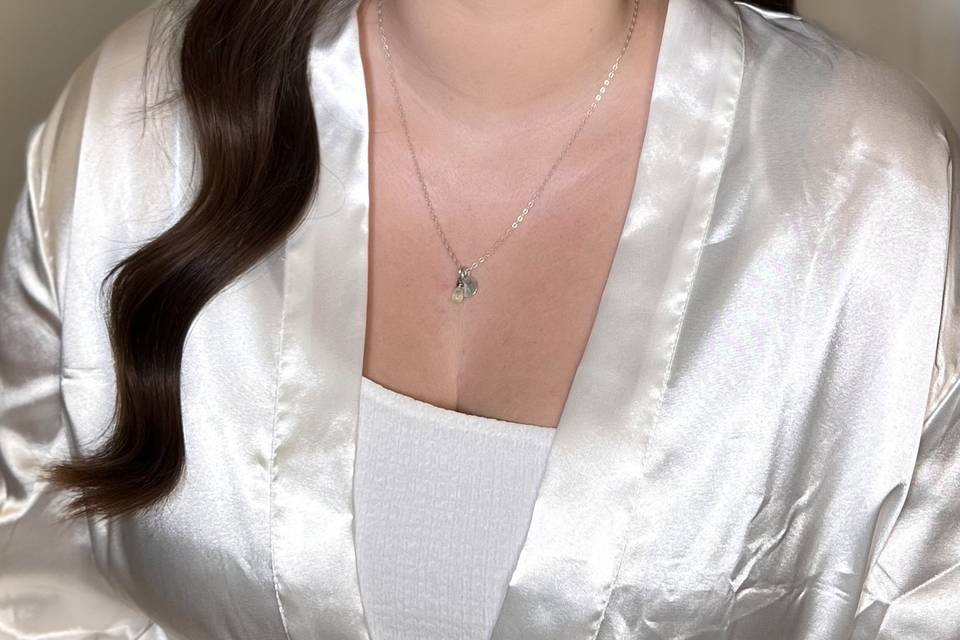 Modern, luminous bridal makeup