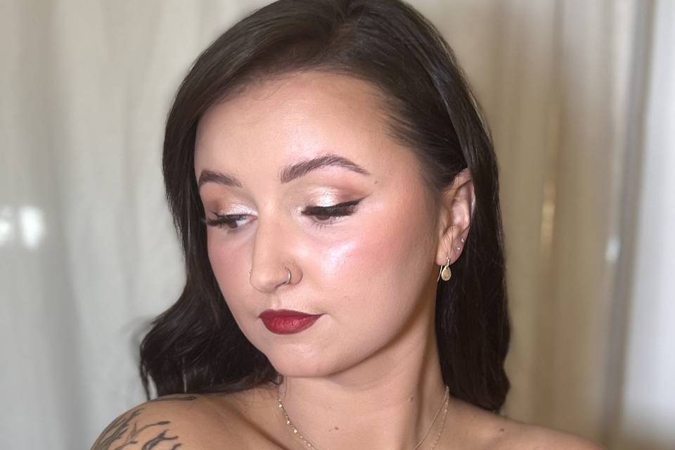 Modern flick and red lip