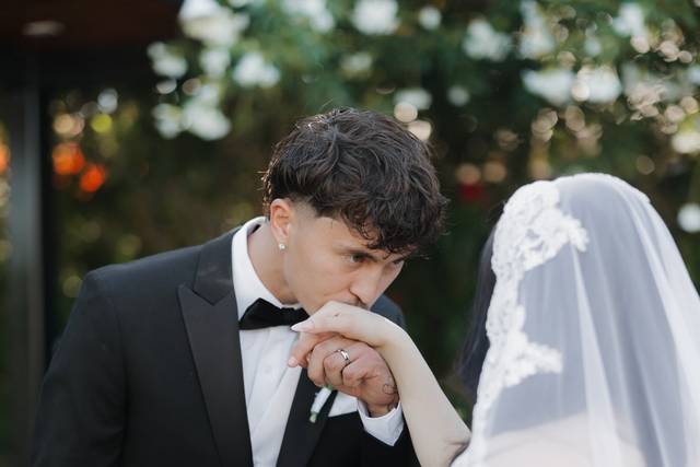Hand Kiss
