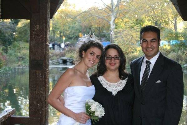 Couple with the officiant