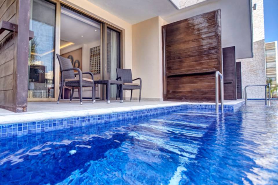 Swim out suite