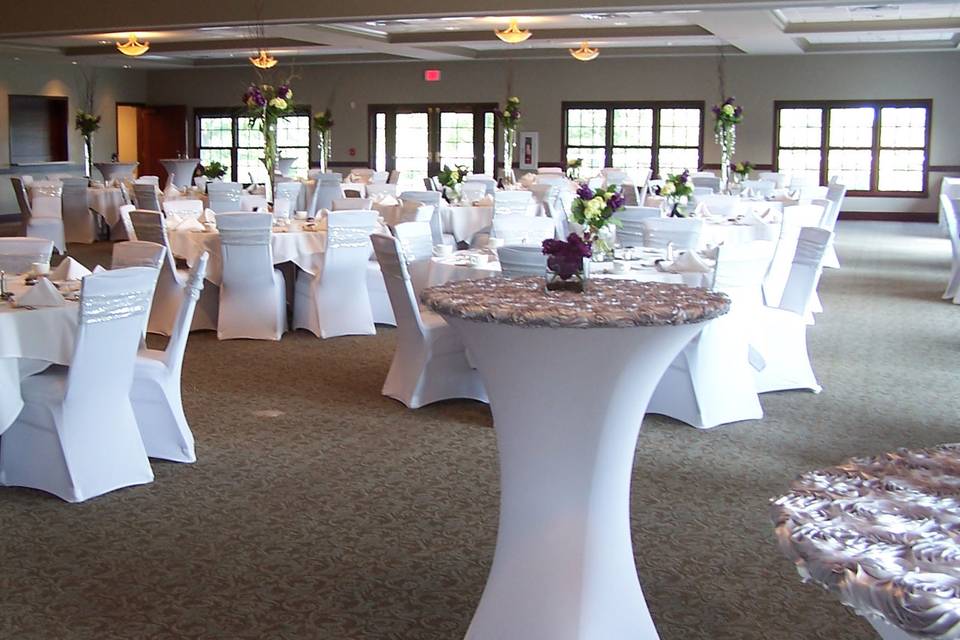 Cocktail tables in spandex and silver rose taffeta toppers