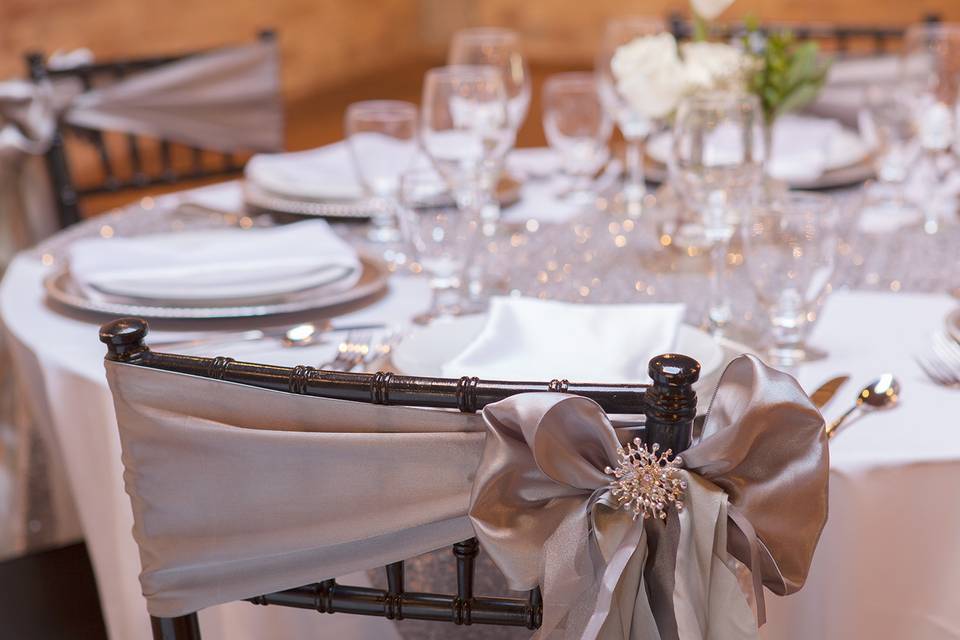 Head table in gold decor