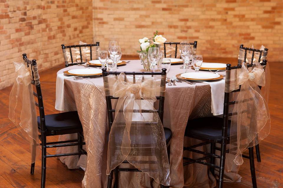 Bows with champagne crushed romance tablecloth