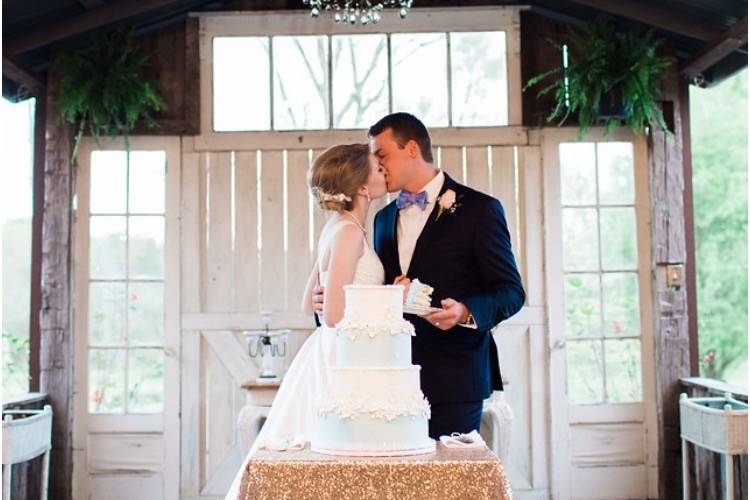 Wedding cake table