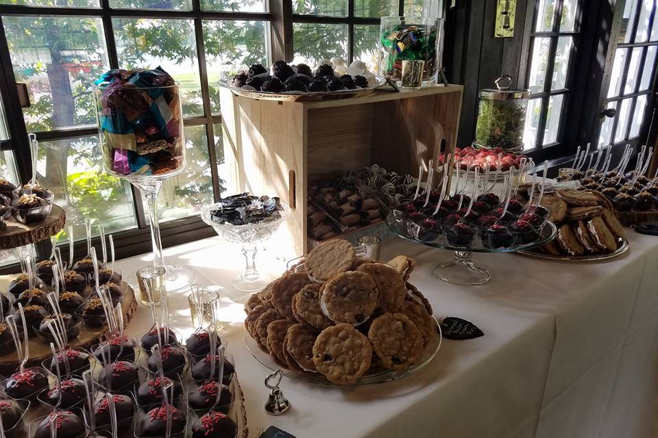 Cake & Dessert Table