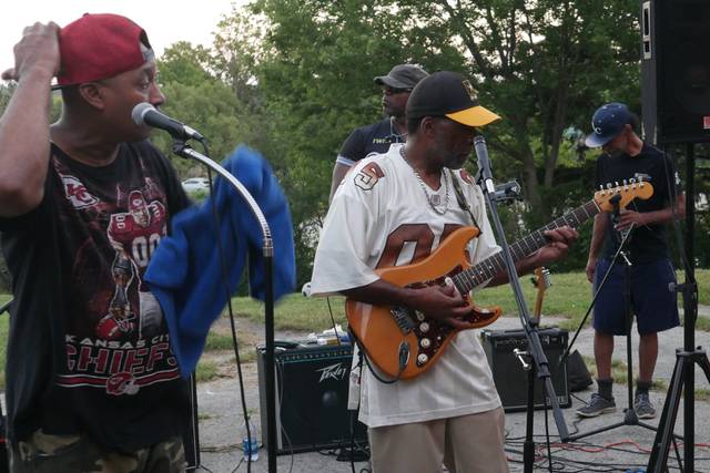 Groovin on the Guiar