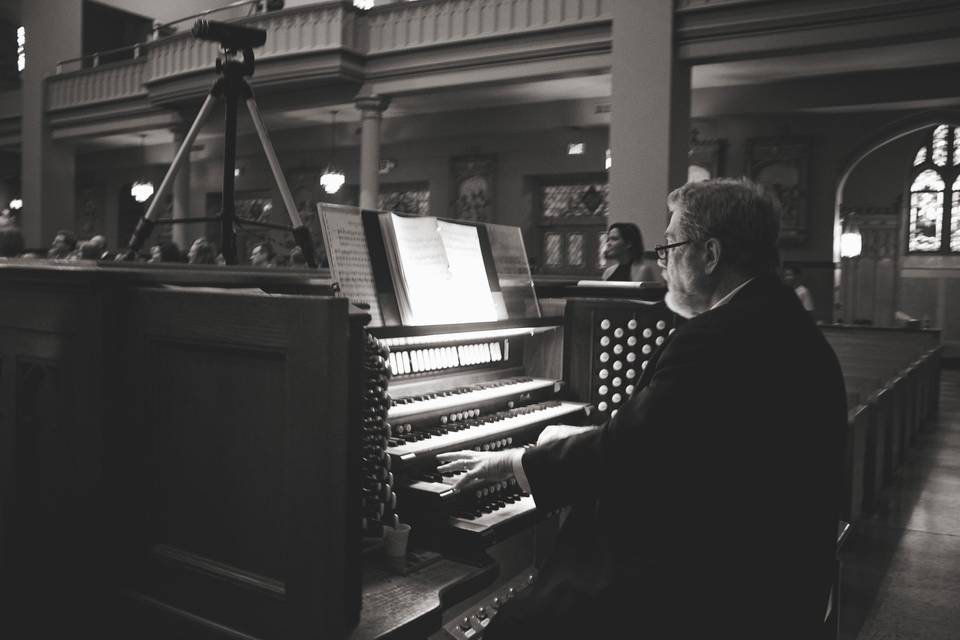 Organ during wedding ceremony