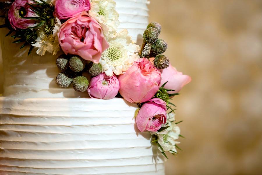 Floral wedding cake