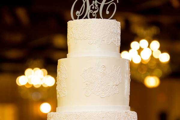 Classic wedding cake