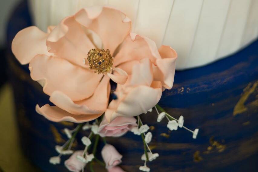 Blue and white wedding cake