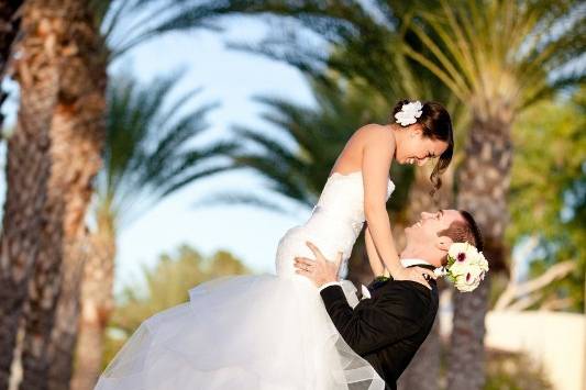 The ceremony took place on the grounds of the Hilton El Conquistador in Tucson, AZ. Photography by Linden Leaf Photography in Phoenix, AZ.