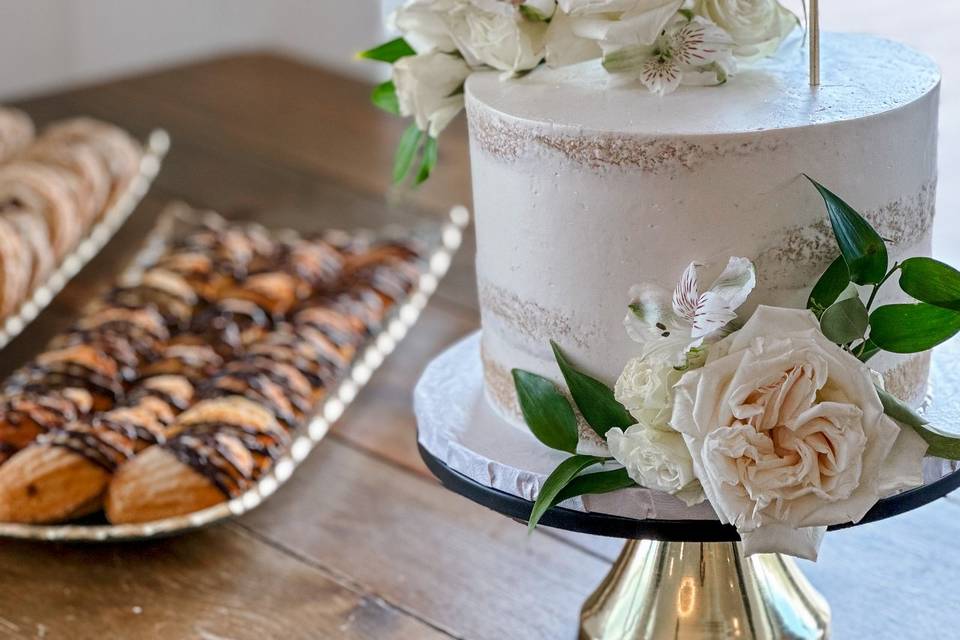 Naked cake with florals