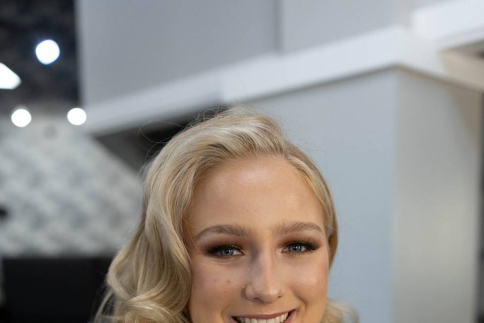 Pretty makeup & hair