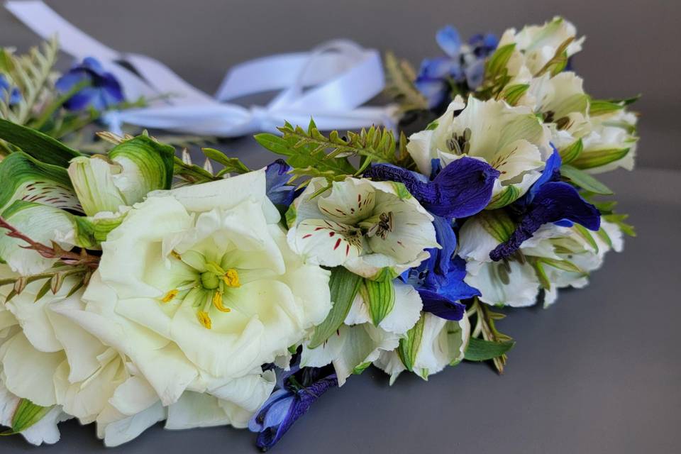 Headpiece for a flower girl