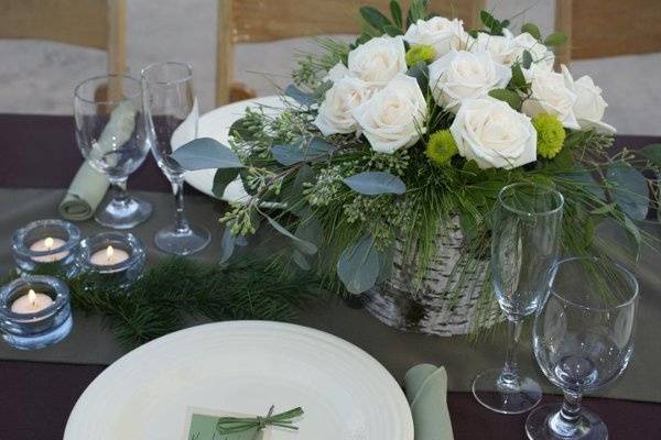 Complete Wedding Rental and Floral Packgage and set-up (table settings and centerpieces included)