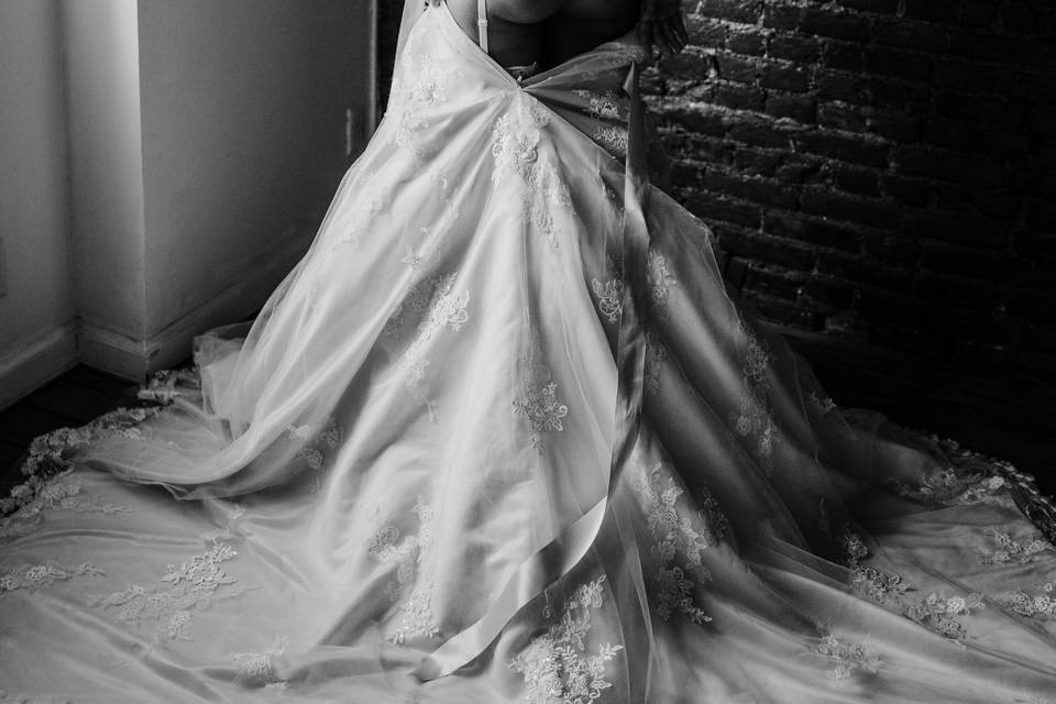 Bridal boudoir black and white