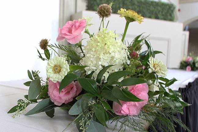 White Floral Centerpiece