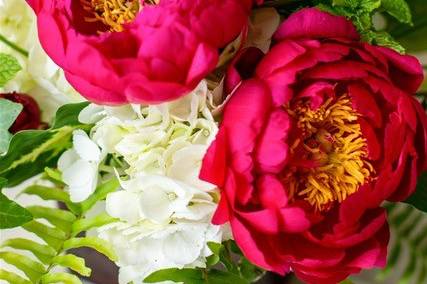 Flower and feather centerpiece