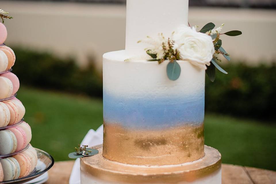 Hawaii wedding cake