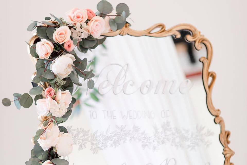 Mirror Welcome calligraphy