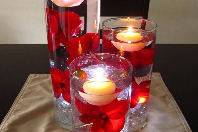 floating candle centerpiece with flower17 51 115309 158275492664557