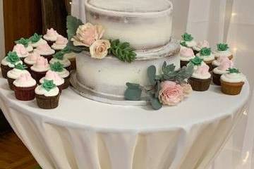 Gorgeous Cake Table!