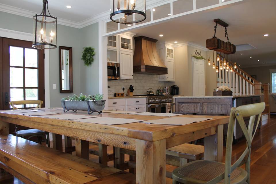 Farmhouse dining kitchen